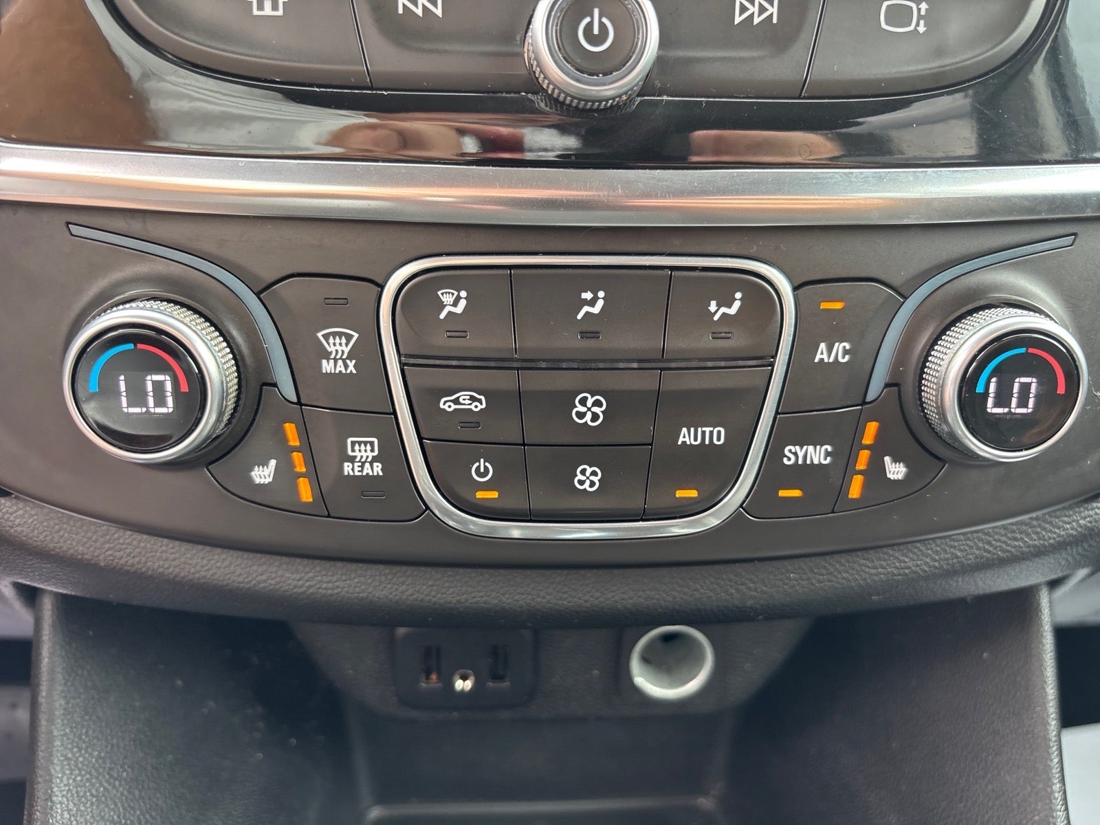 2018 Chevrolet Traverse LT Cloth