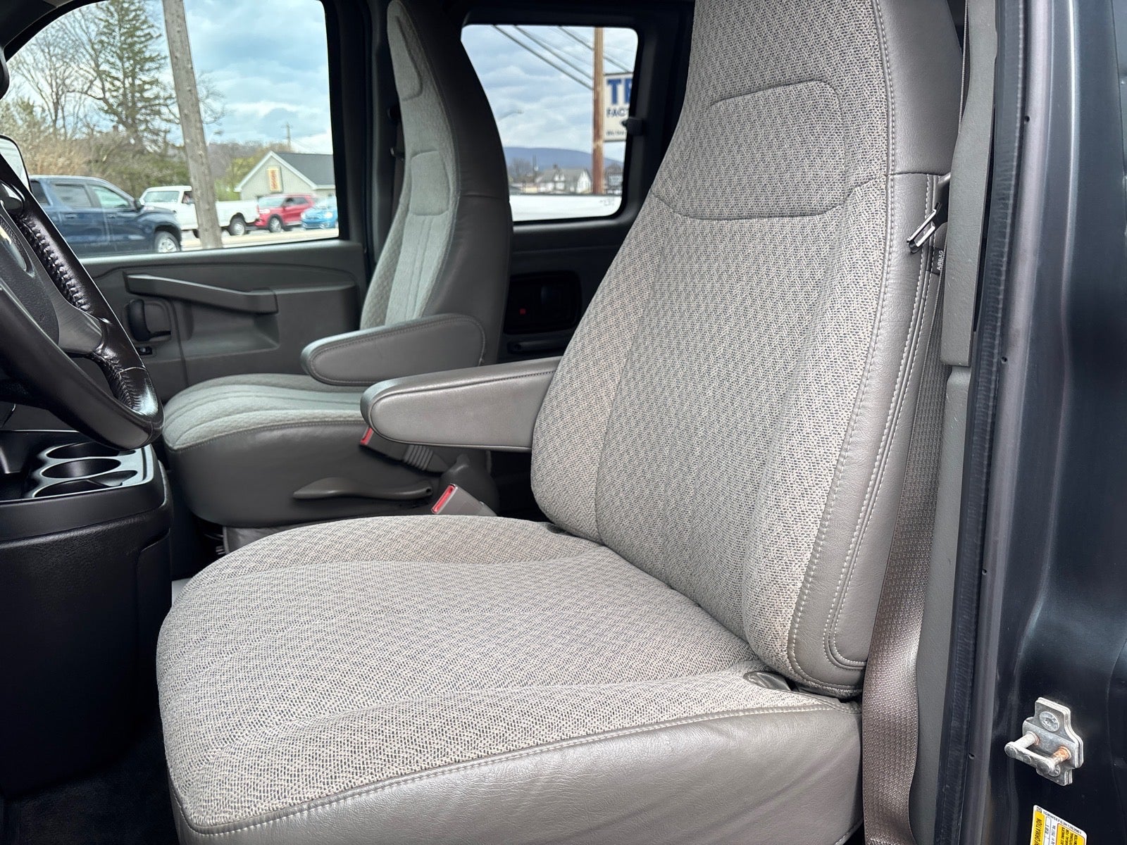 2017 Chevrolet Express LS 2500