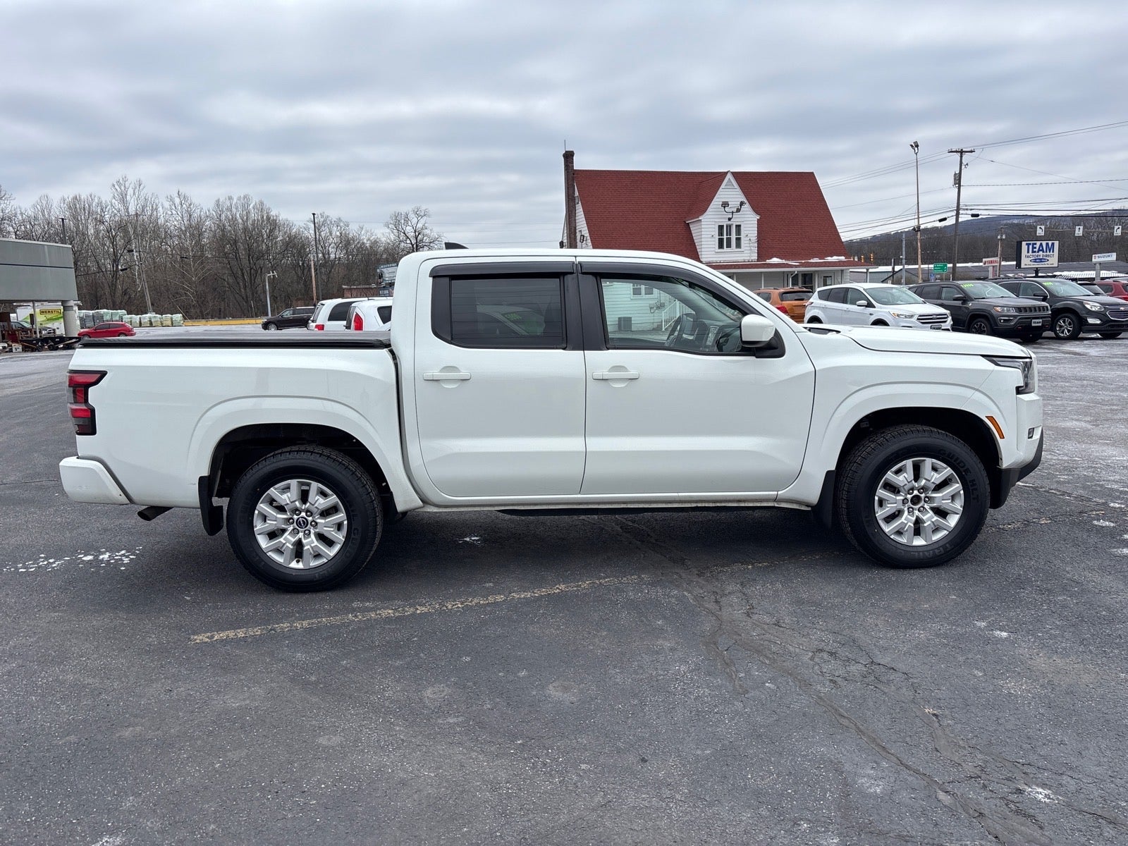 2022 Nissan Frontier SV