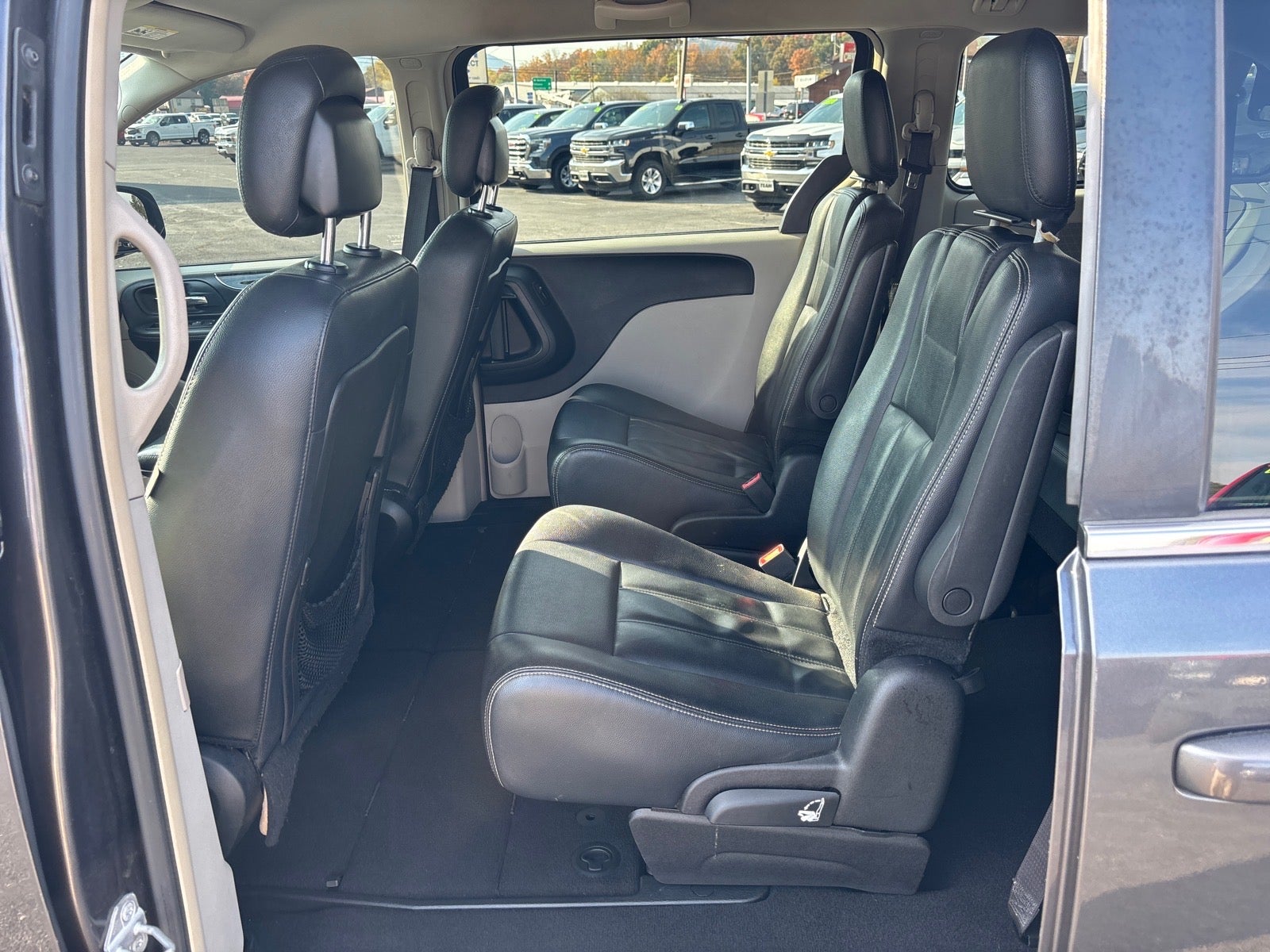2016 Chrysler Town and Country Touring
