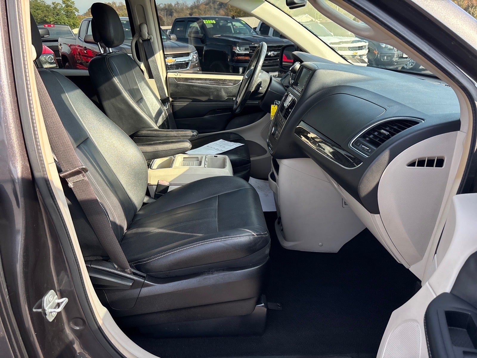 2016 Chrysler Town and Country Touring