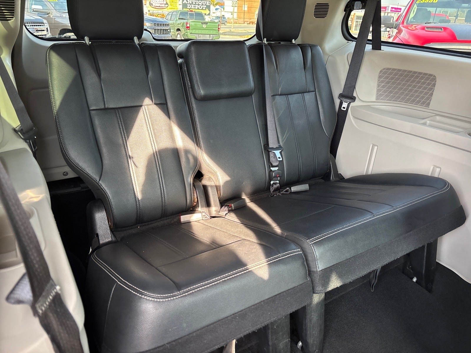 2016 Chrysler Town and Country Touring