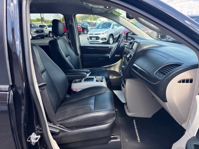 2016 Chrysler Town and Country Touring