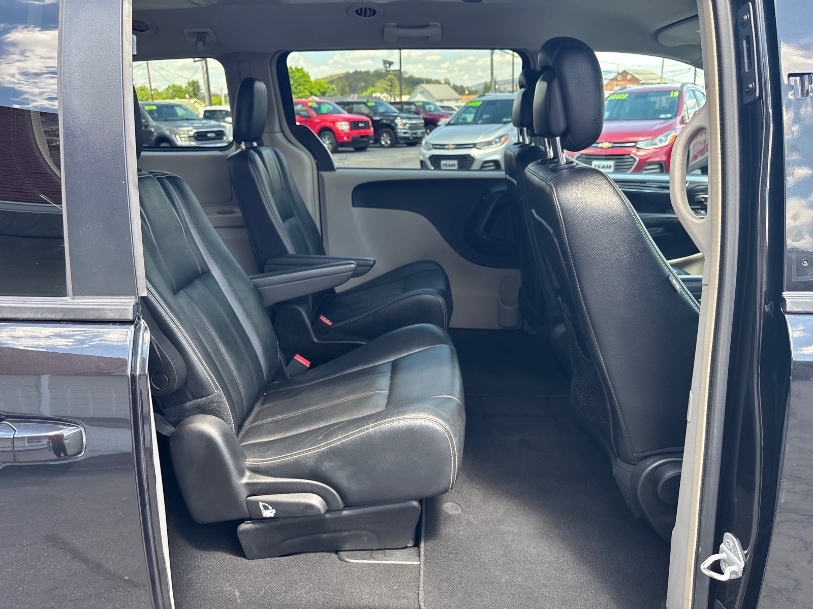 2016 Chrysler Town and Country Touring