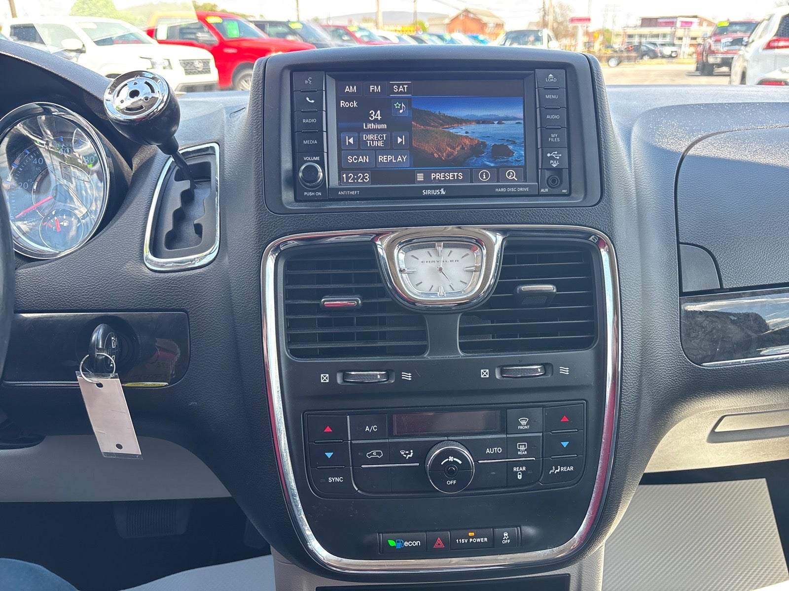 2016 Chrysler Town and Country Touring