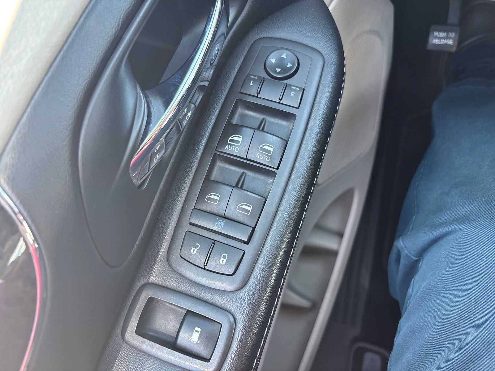 2016 Chrysler Town and Country Touring