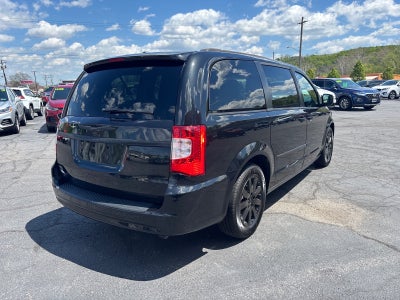 2016 Chrysler Town and Country Touring