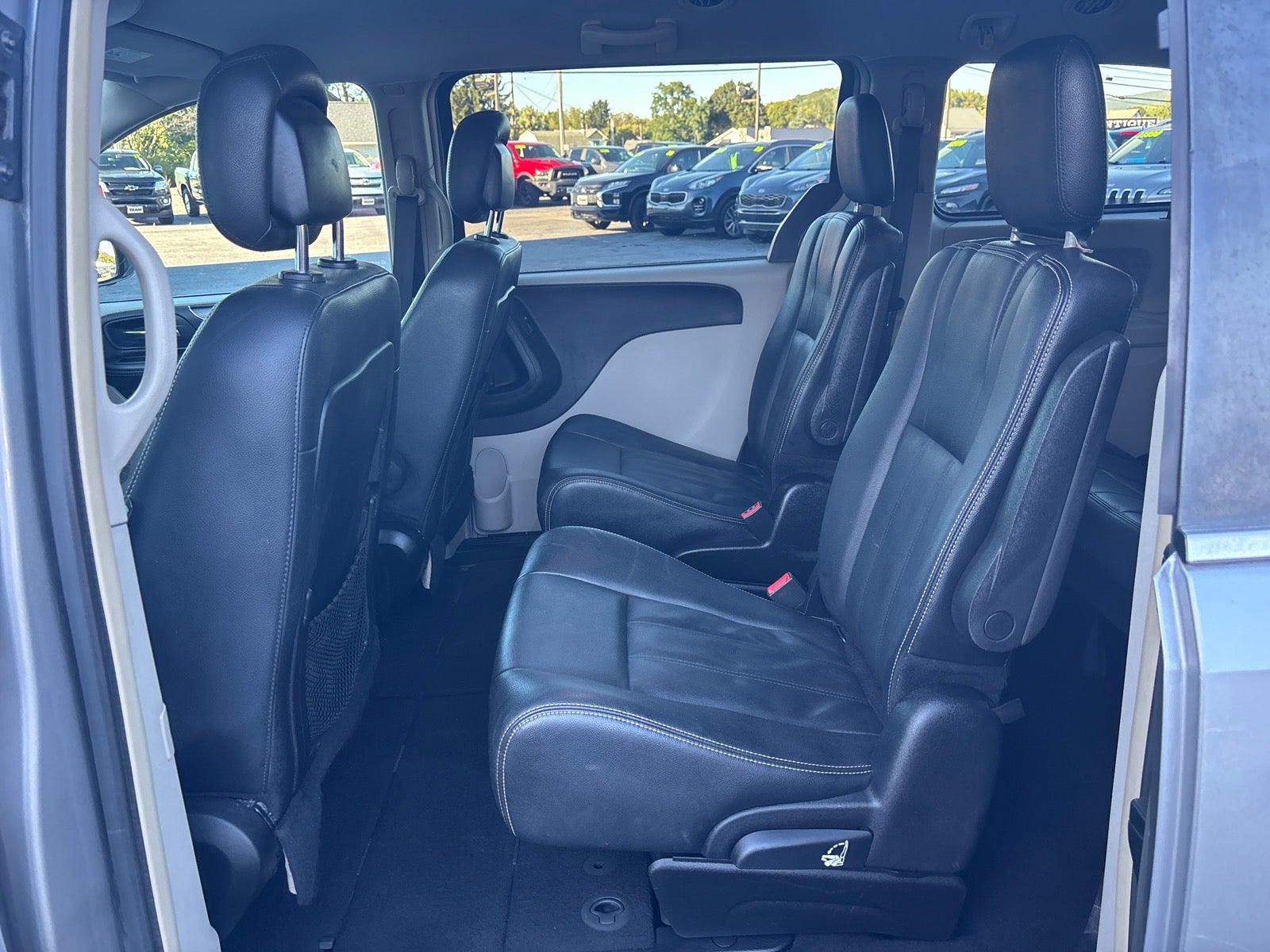 2016 Chrysler Town and Country Touring