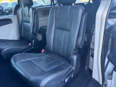 2016 Chrysler Town and Country Touring