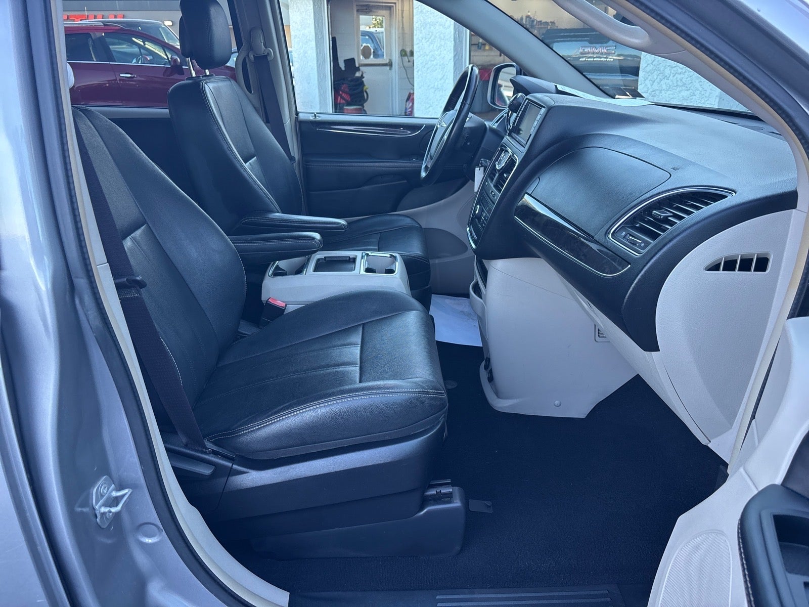 2016 Chrysler Town and Country Touring
