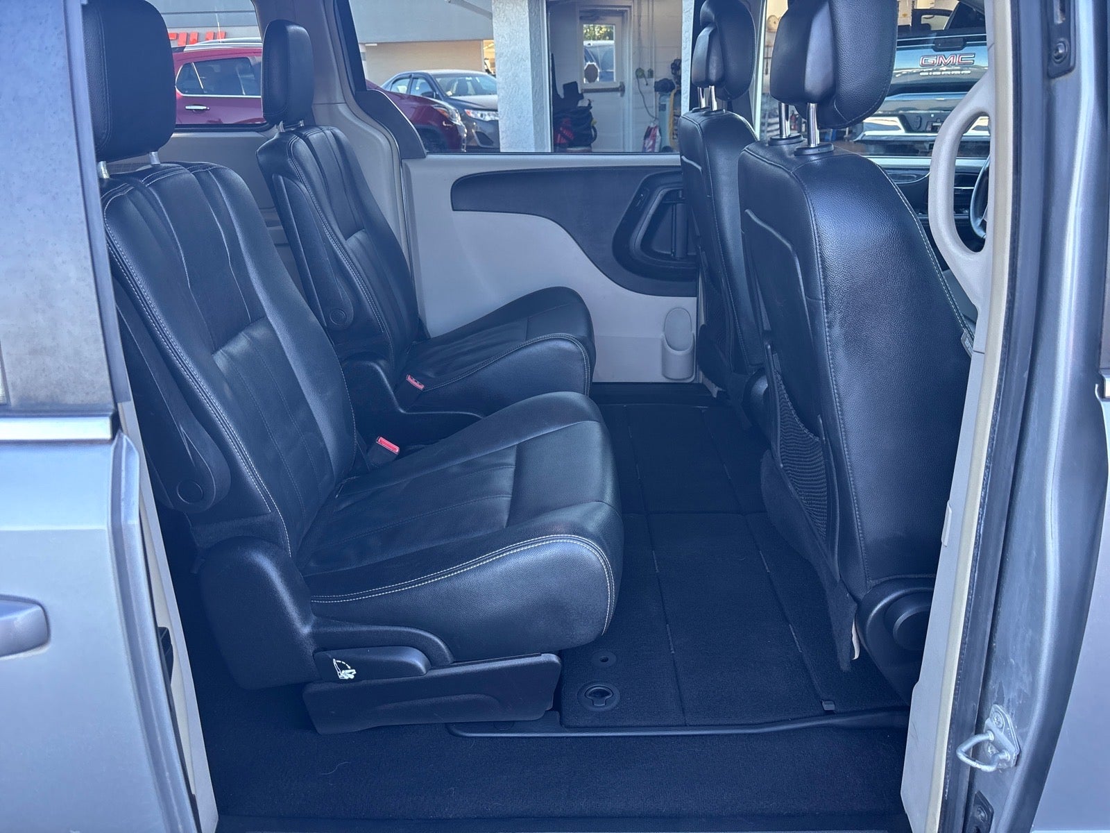 2016 Chrysler Town and Country Touring