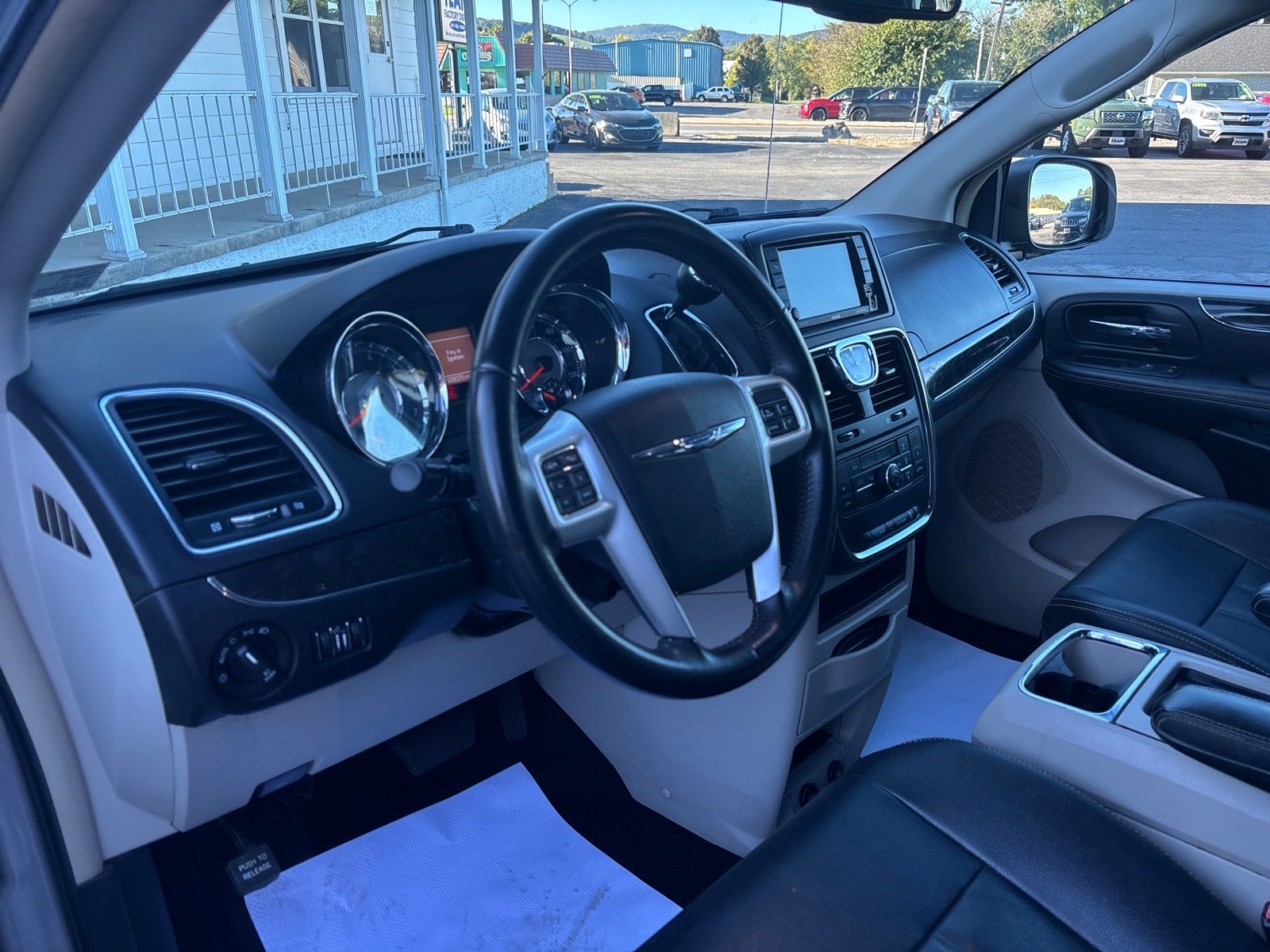 2016 Chrysler Town and Country Touring