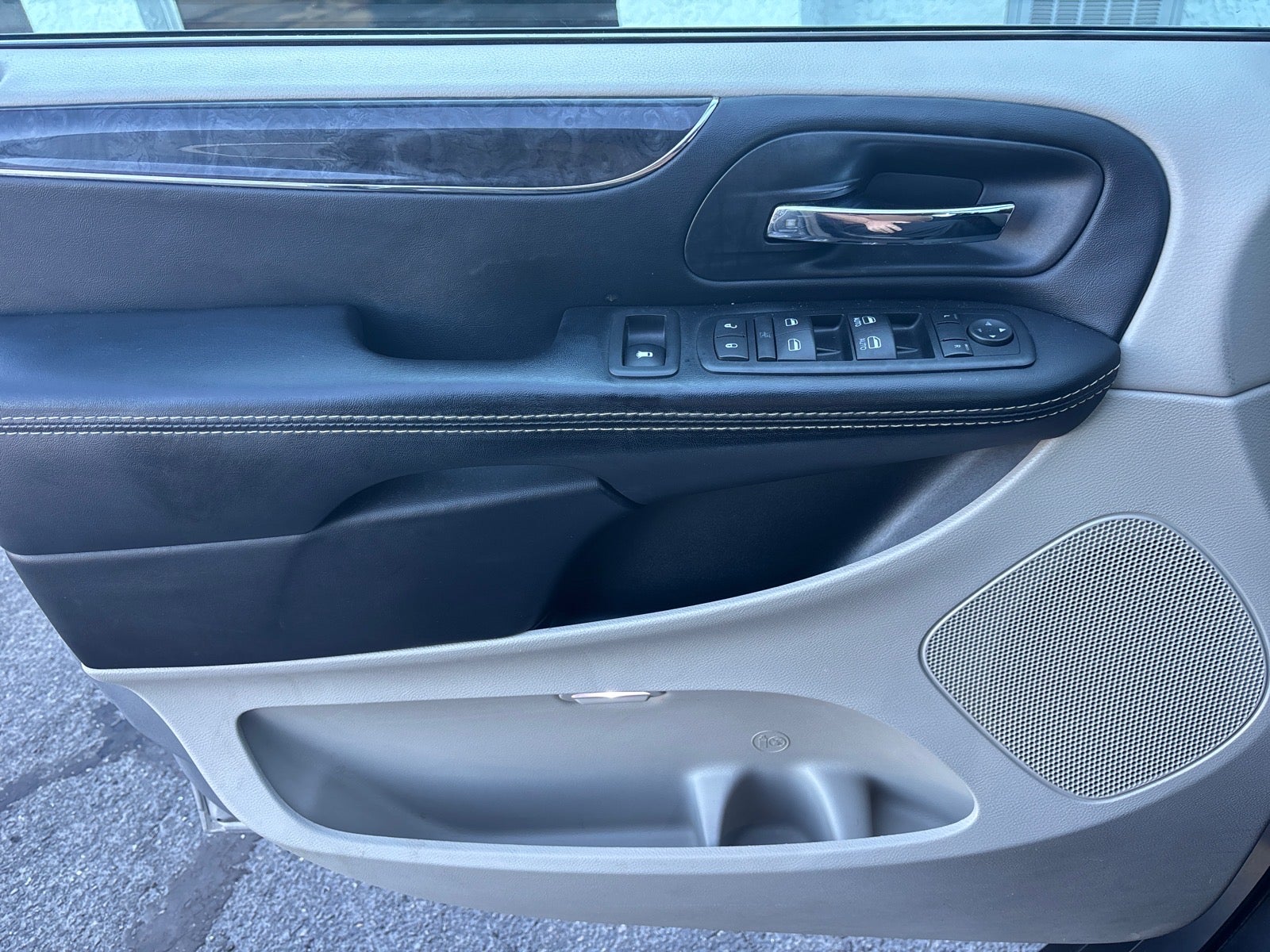 2016 Chrysler Town and Country Touring