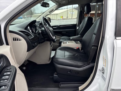 2016 Chrysler Town and Country Touring