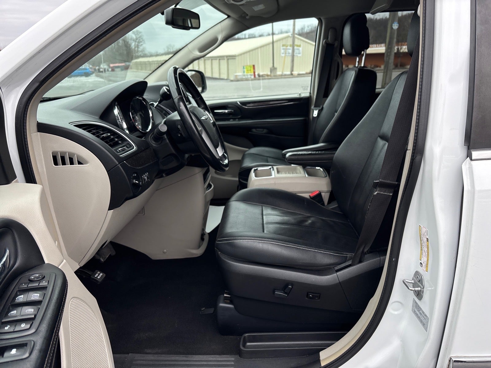 2016 Chrysler Town and Country Touring