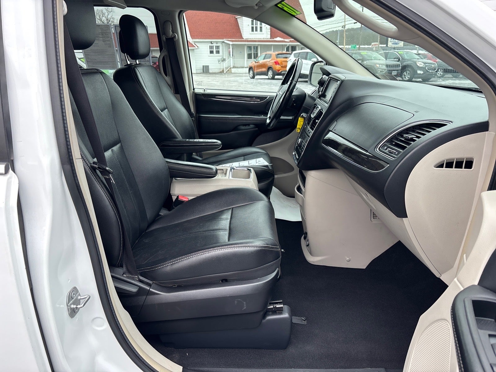 2016 Chrysler Town and Country Touring