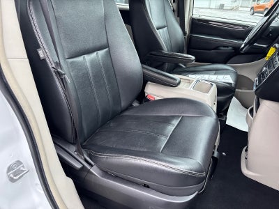 2016 Chrysler Town and Country Touring