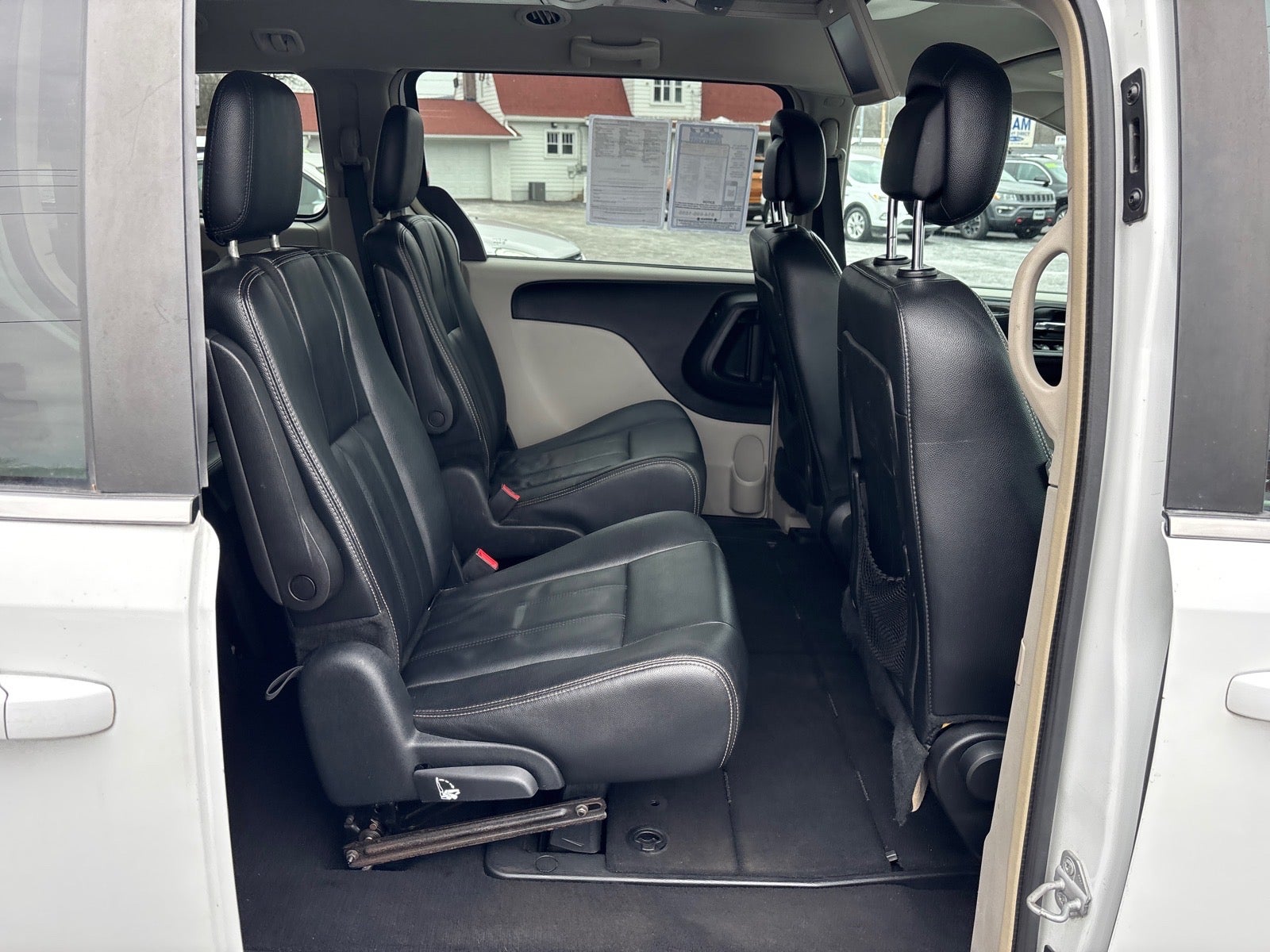 2016 Chrysler Town and Country Touring