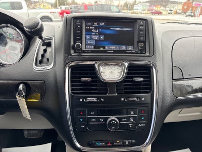 2016 Chrysler Town and Country Touring