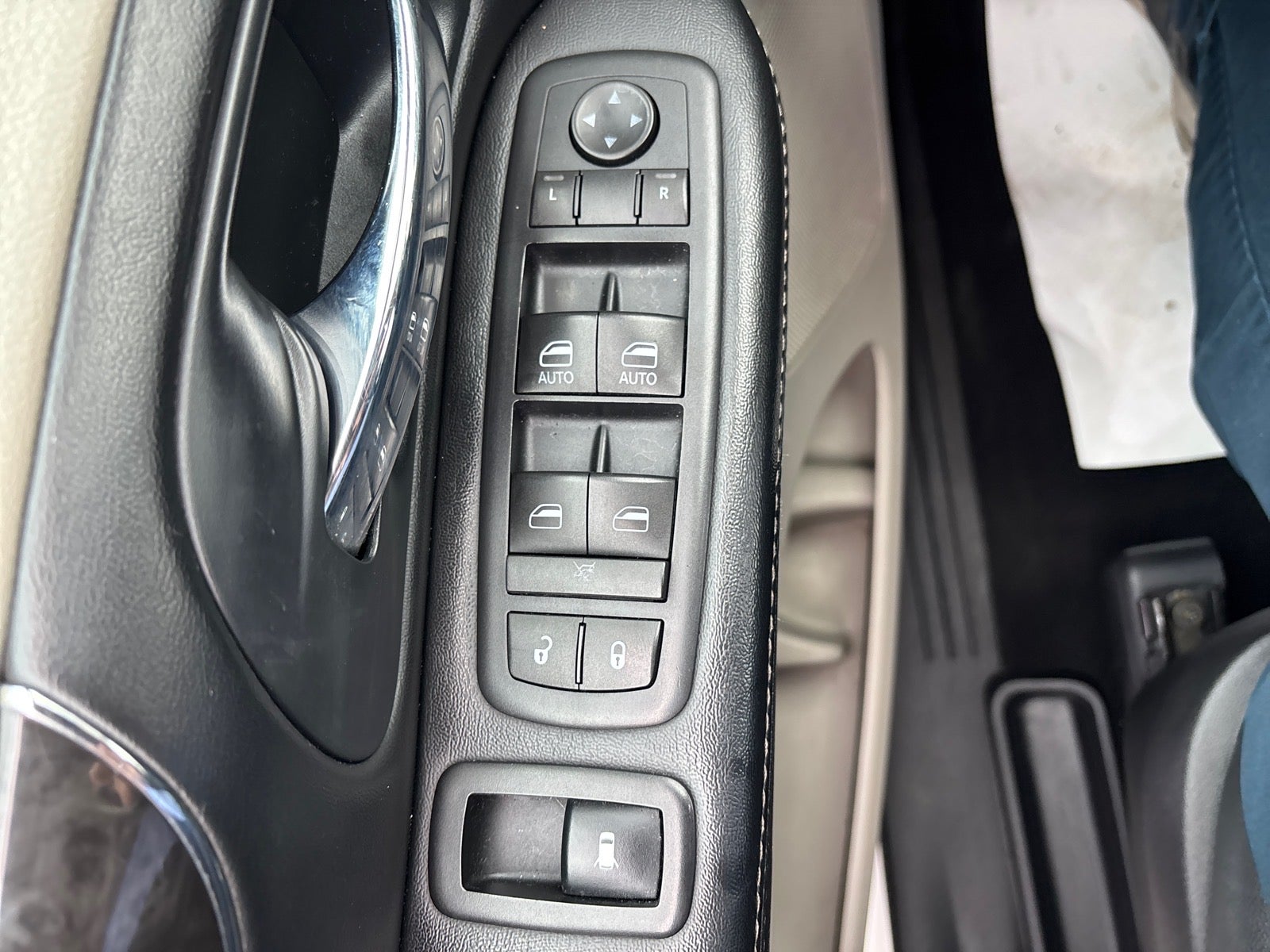 2016 Chrysler Town and Country Touring