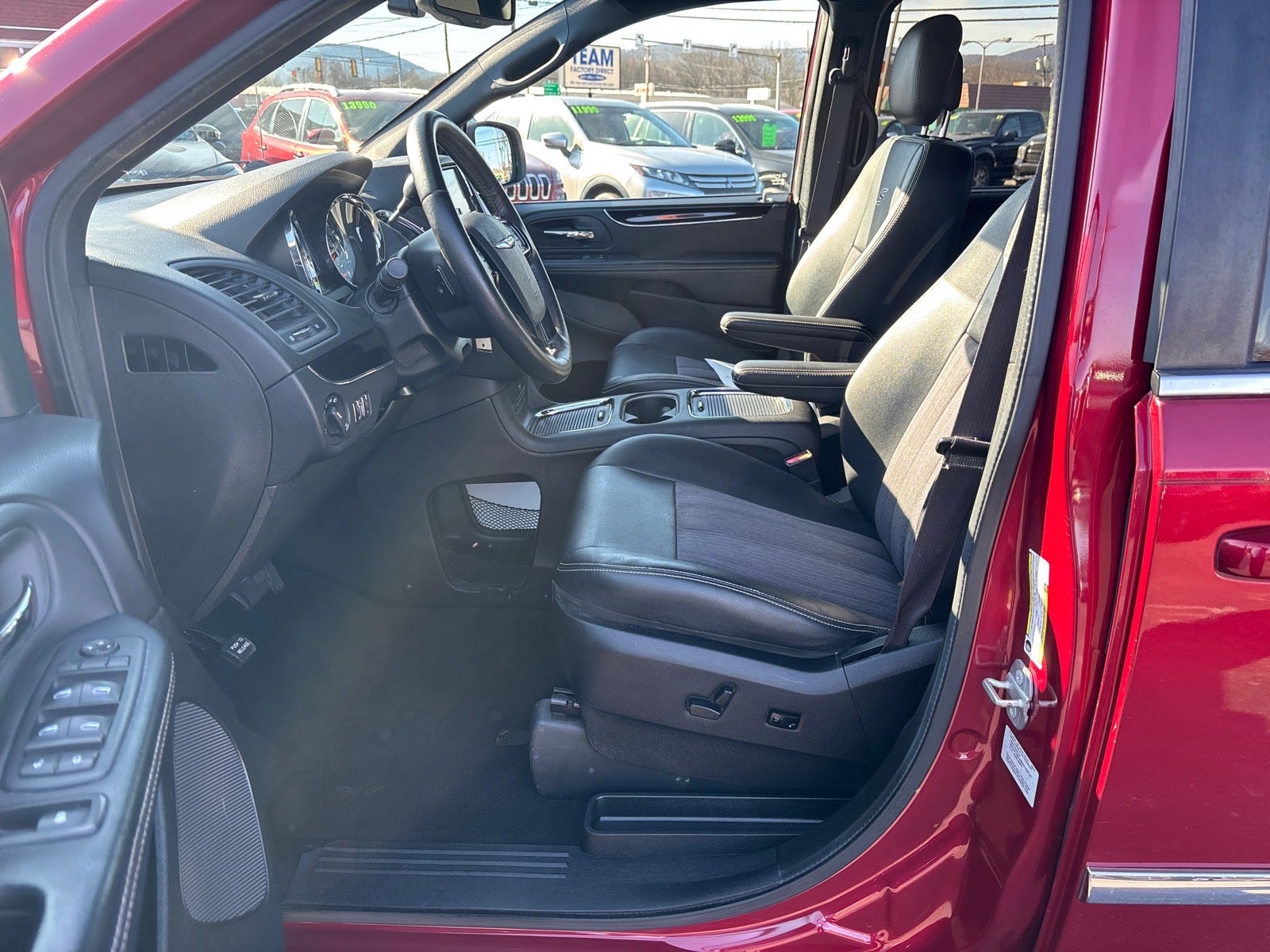 2016 Chrysler Town and Country S