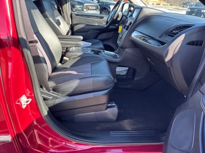 2016 Chrysler Town and Country S