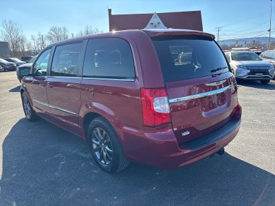 2016 Chrysler Town and Country S