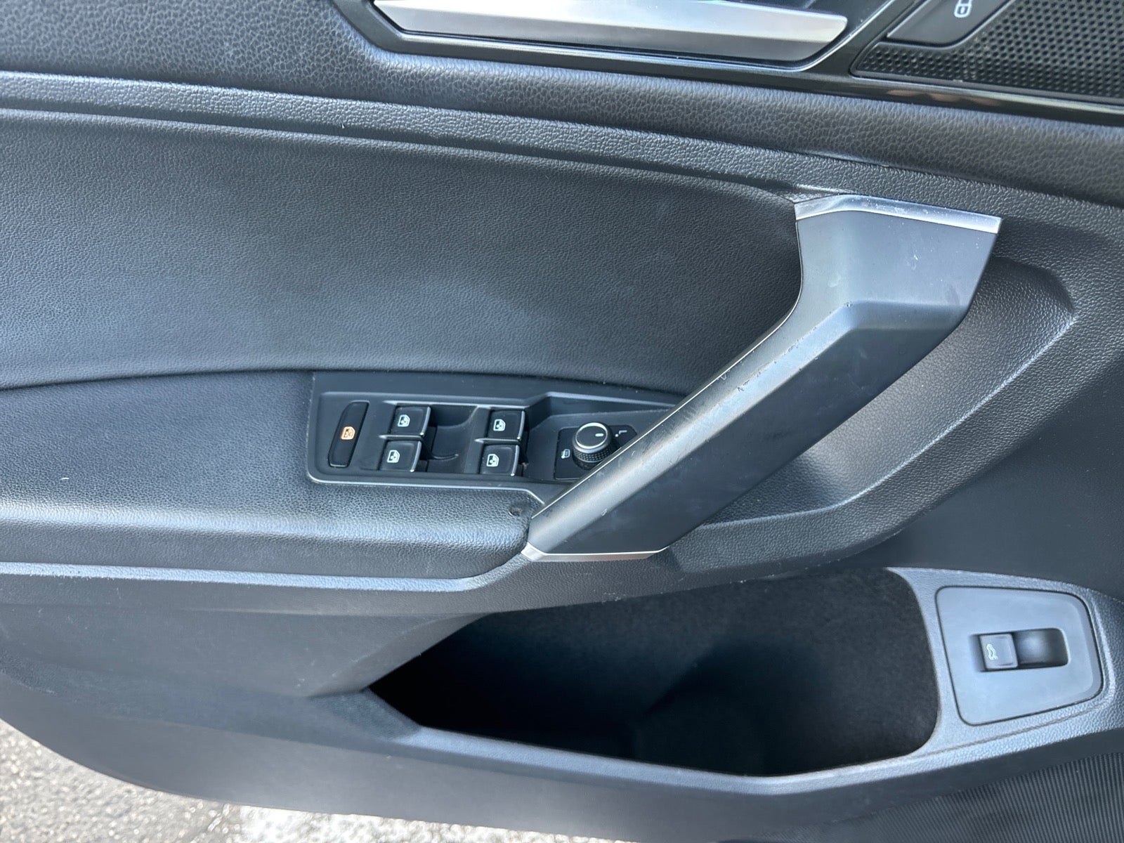 2018 Volkswagen Tiguan 2.0T SEL 4Motion