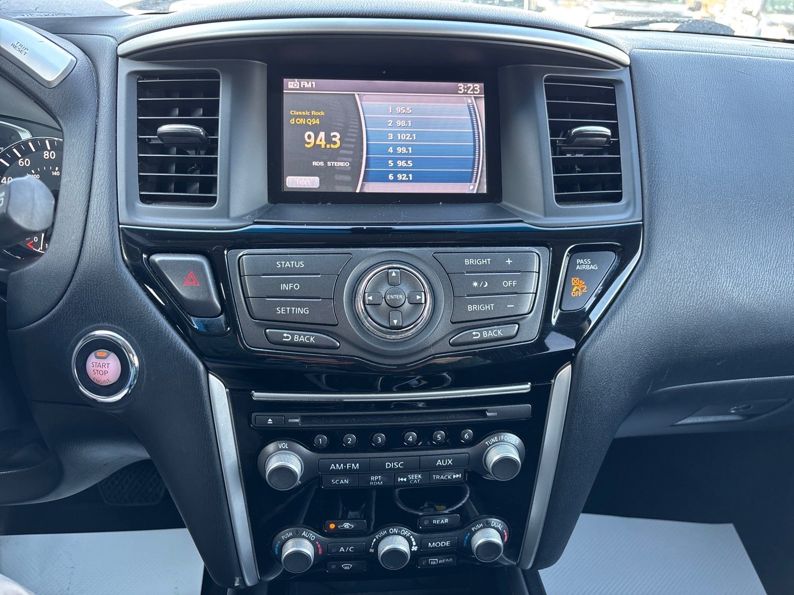 2015 Nissan Pathfinder SV