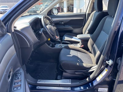 2016 Mitsubishi Outlander ES