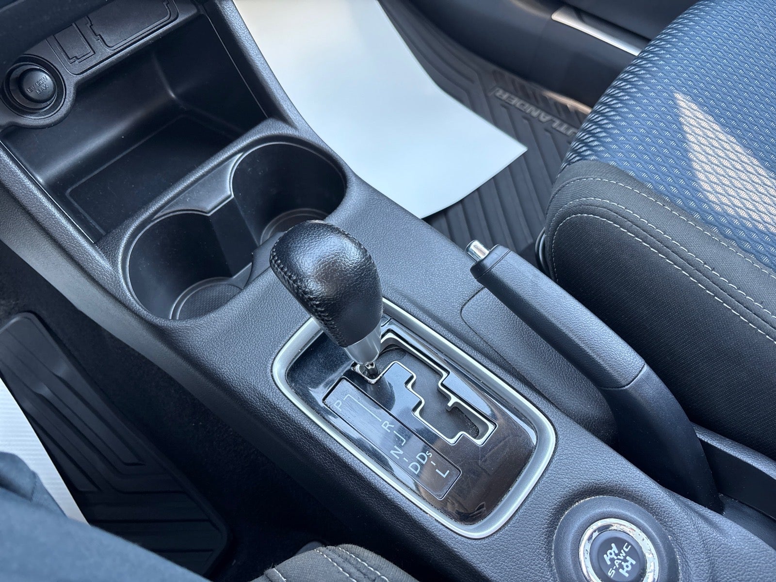 2016 Mitsubishi Outlander ES